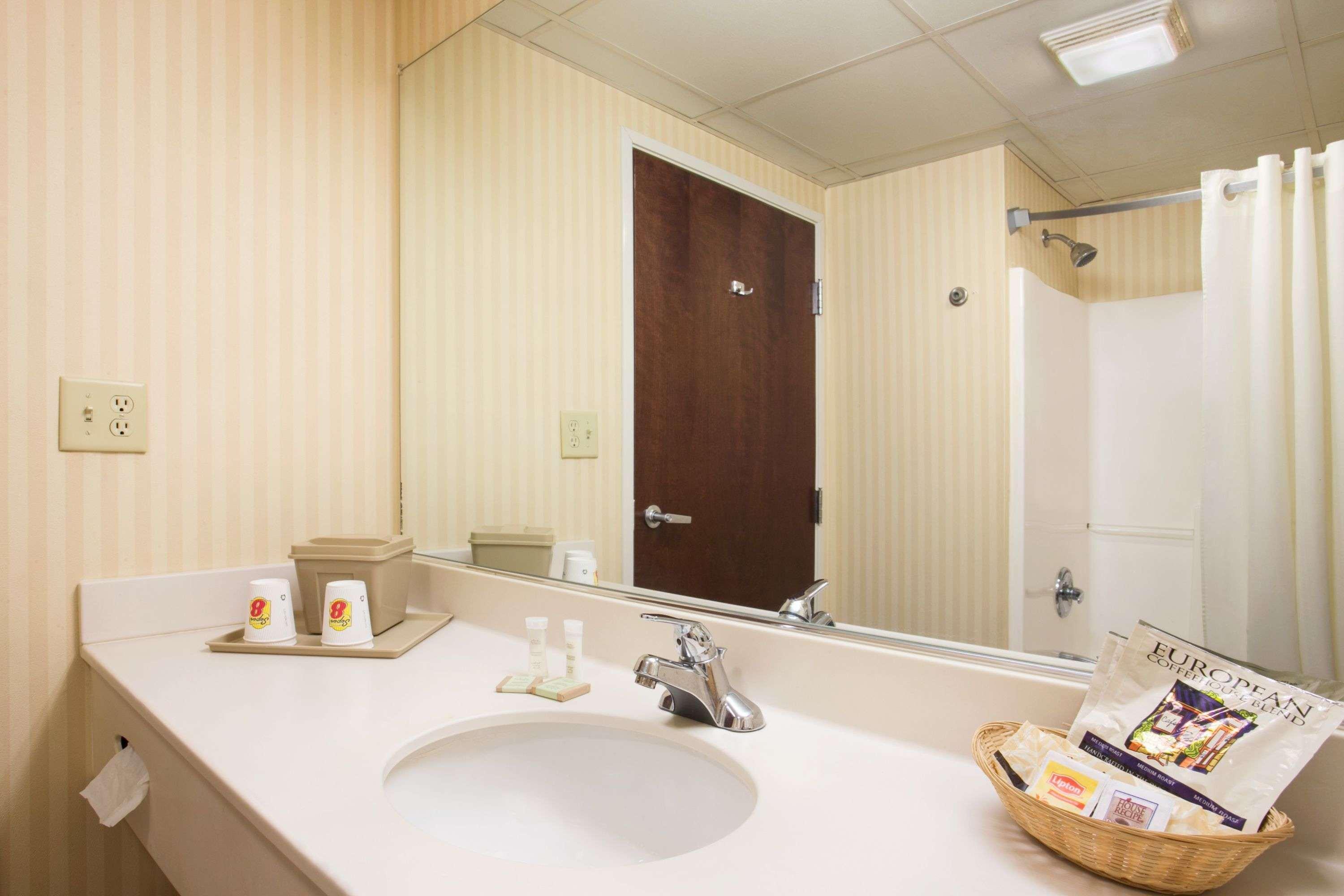ซูเปอร์ 8 บาย วินด์แฮม เกรย์วิลล์ Hotel Grayville ภายนอก รูปภาพ