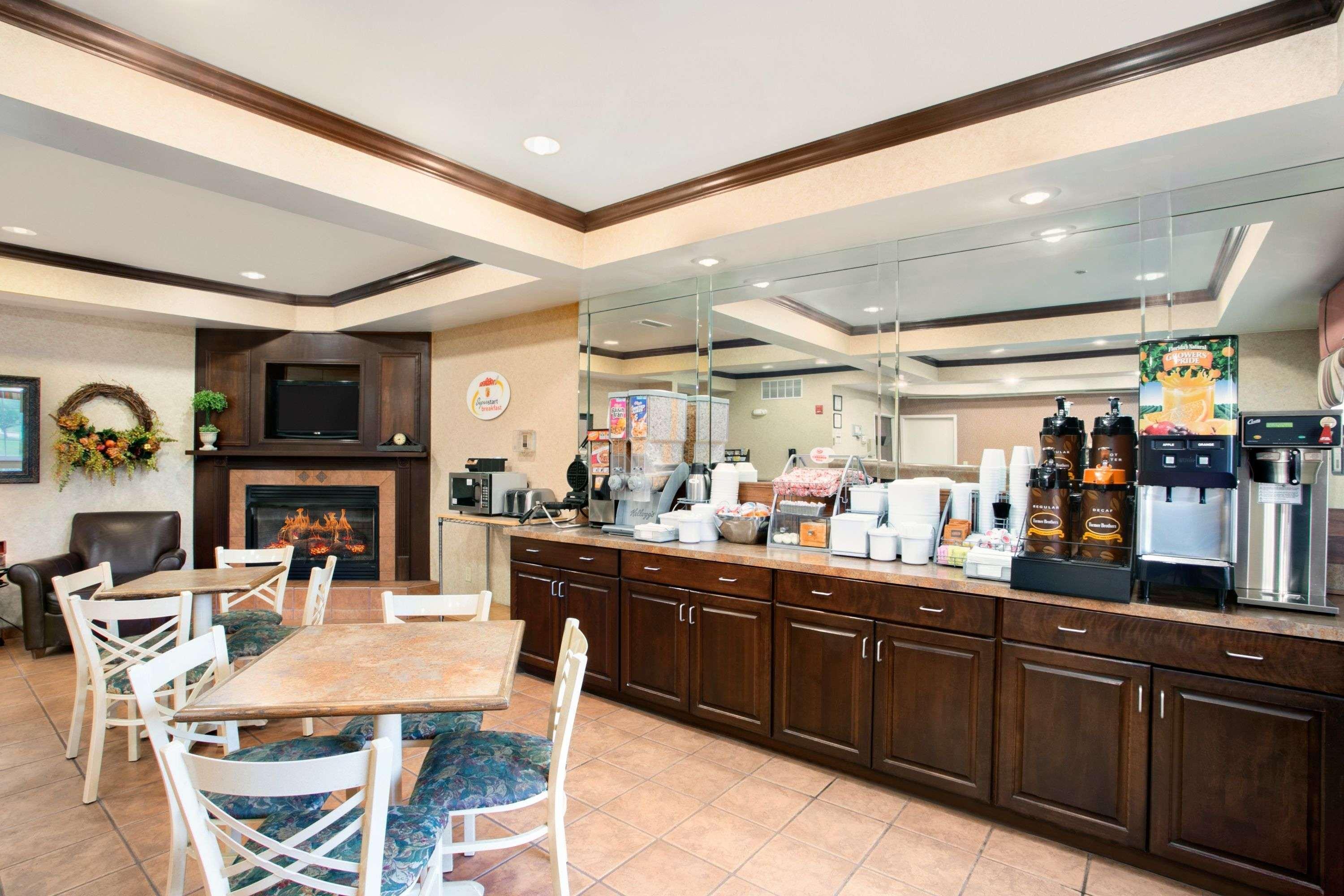 ซูเปอร์ 8 บาย วินด์แฮม เกรย์วิลล์ Hotel Grayville ภายนอก รูปภาพ